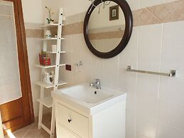 DUETERRE ROOM & HOST