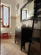 DUETERRE ROOM & HOST