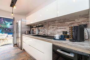 Oakmoon House