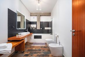 Oakmoon House