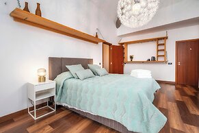 Oakmoon House