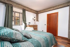 Oakmoon House