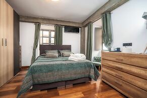 Oakmoon House