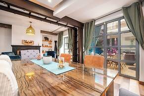 Oakmoon House