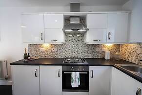 Hampton 3-bedroom Luxury Escape With Parking