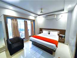 DhamStay Hotel Home Town Near Temple