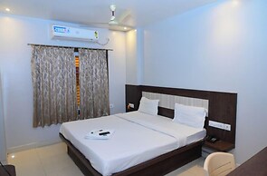 DhamStay Hotel Home Town Near Temple