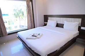 DhamStay Hotel Home Town Near Temple