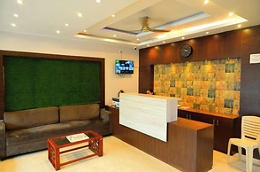 DhamStay Hotel Home Town Near Temple