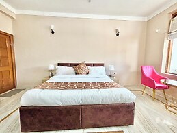 Luxury 4 Bedroom's Independent villa