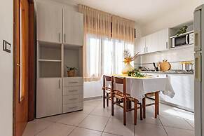 Bright Flat With Shared Garden
