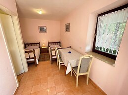 Studio apartment Šarić 3