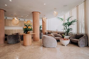 Reef Hotel & Spa