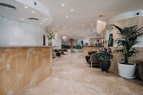 Reef Hotel & Spa