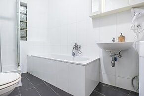 Cozy 4BR Apt Garden Close to Danube