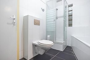 Cozy 4BR Apt Garden Close to Danube