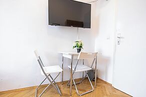 Cozy 4BR Apt Garden Close to Danube