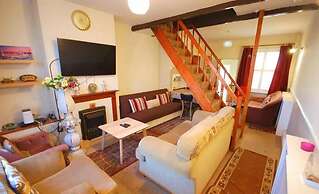 Spacious Four-bedroom House With Garden in Wembley