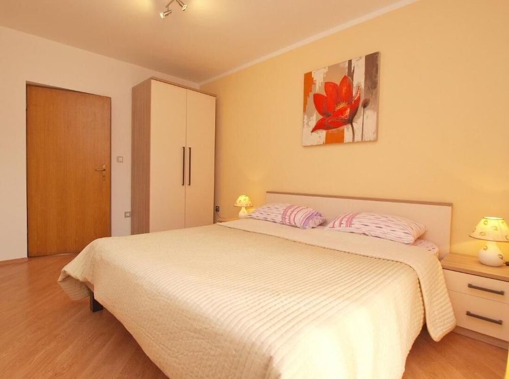 Ground Floor Retreat With bbq