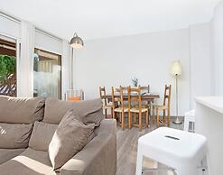 Apartment With Shared Pool for 4 People