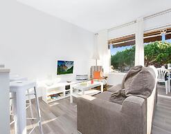 Apartment With Shared Pool for 4 People