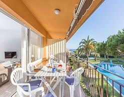 Apartment With Shared Pool for 4 People