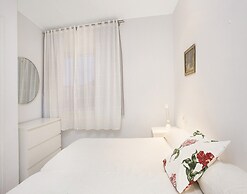 Apartment With Terrace for 4 People