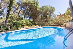 Apartment in Llafranc Near Beach & Pool