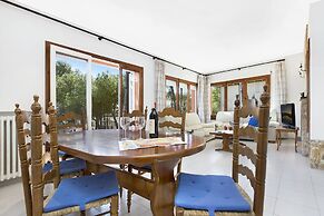 Apartment in Llafranc Near Beach & Pool