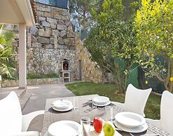 Villa in Lloret de Mar With Pool & Sea Views