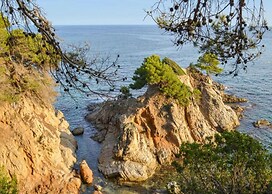 Villa in Lloret de Mar With Pool & Sea Views