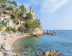 Villa in Lloret de Mar With Pool & Sea Views