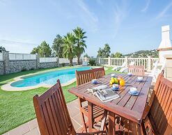 Serene Villa With Pool and Outdoor Dining