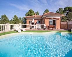Serene Villa With Pool and Outdoor Dining