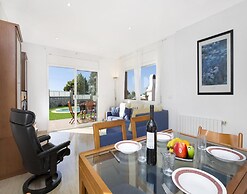 Serene Villa With Pool and Outdoor Dining