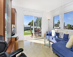 Serene Villa With Pool and Outdoor Dining