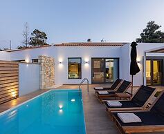 Villa in Sfakaki With Private Pool & Beach Access
