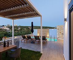 Villa in Sfakaki With Private Pool & Beach Access