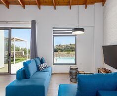 Villa in Sfakaki With Private Pool & Beach Access