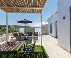 Villa in Sfakaki With Private Pool & Beach Access
