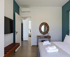 Villa in Sfakaki With Private Pool & Beach Access