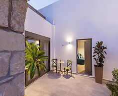 Villa in Sfakaki With Private Pool & Beach Access
