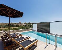 Villa in Sfakaki With Private Pool & Beach Access