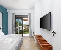 Villa in Sfakaki With Private Pool & Beach Access