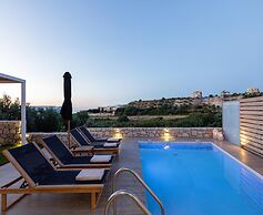 Villa in Sfakaki With Private Pool & Beach Access