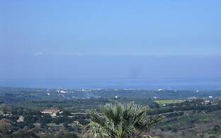 Villa in Sfakaki With Private Pool & Beach Access