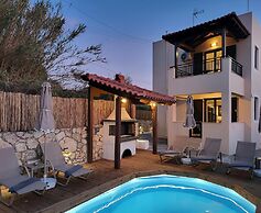 Villa in Sfakaki With Pool Near Beach
