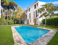 3-bedroom Villa With Pool and Parking