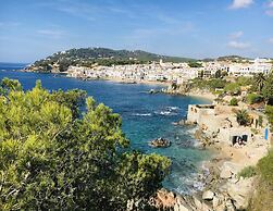 Apartment in Llafranc Near Serene Beach