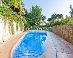 4 Bedroom House With Private Pool